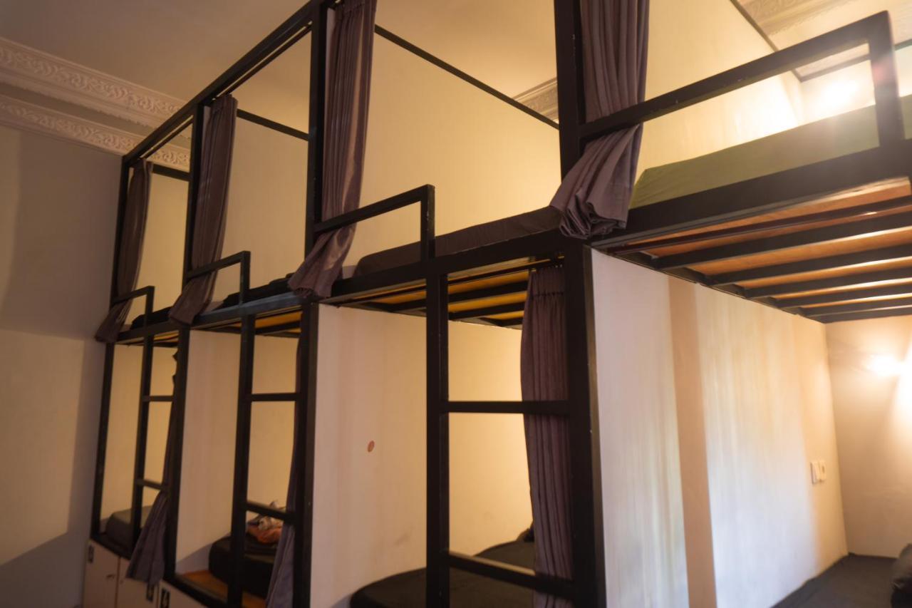 Sunshot Hostel Легиан Екстериор снимка